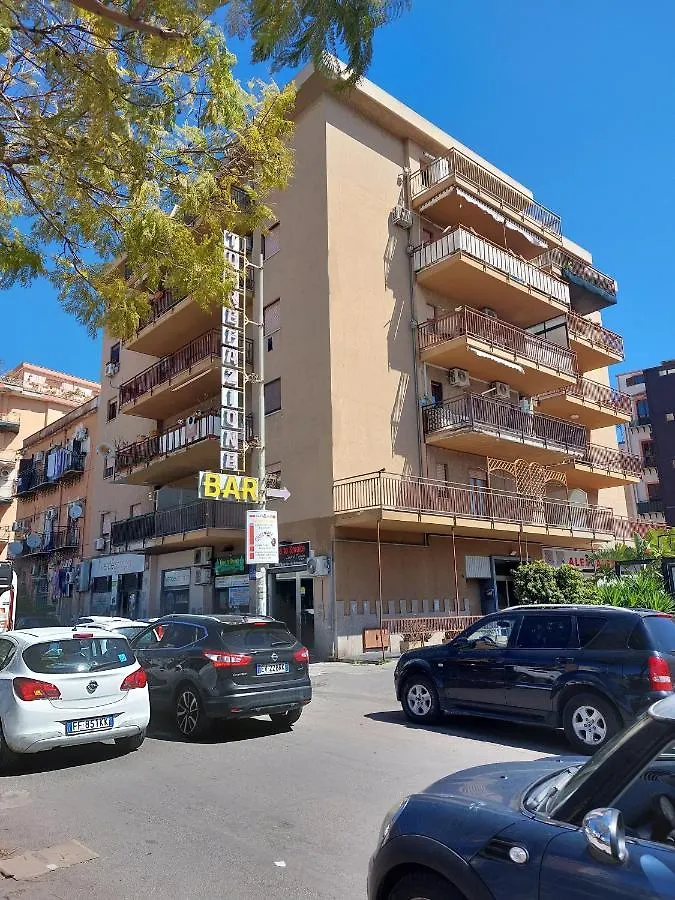 Intero miniappartamento con cucina Palermo 0*,  Italia